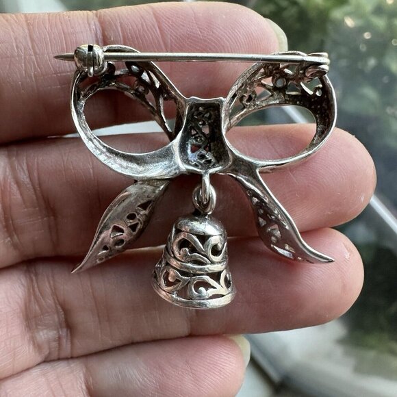 VTG 925 Sterling Silver Bow Tied Ribbon Bell Brooch Pin Filigree Cutouts 8.7g - Picture 2 of 8